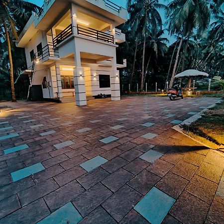 Corniche Beach Resort Mulappilangād Стая снимка