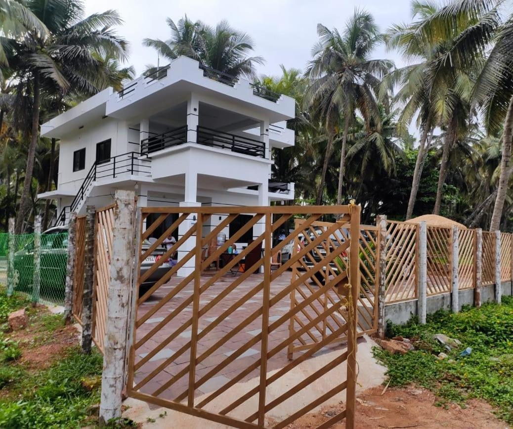 Corniche Beach Resort Mulappilangād Екстериор снимка