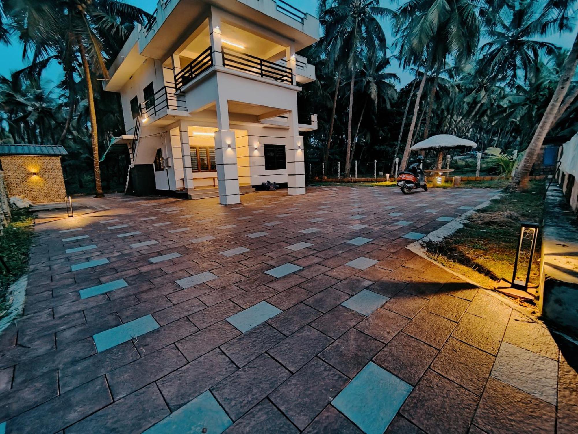 Corniche Beach Resort Mulappilangād Стая снимка